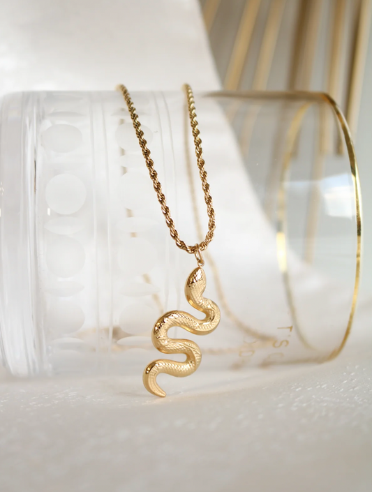 Iconic Betty~The Taylor Necklace